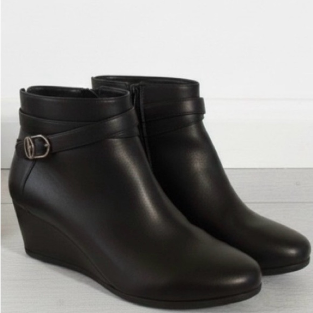 AEROSOLES Black Wedge Ankle Boots